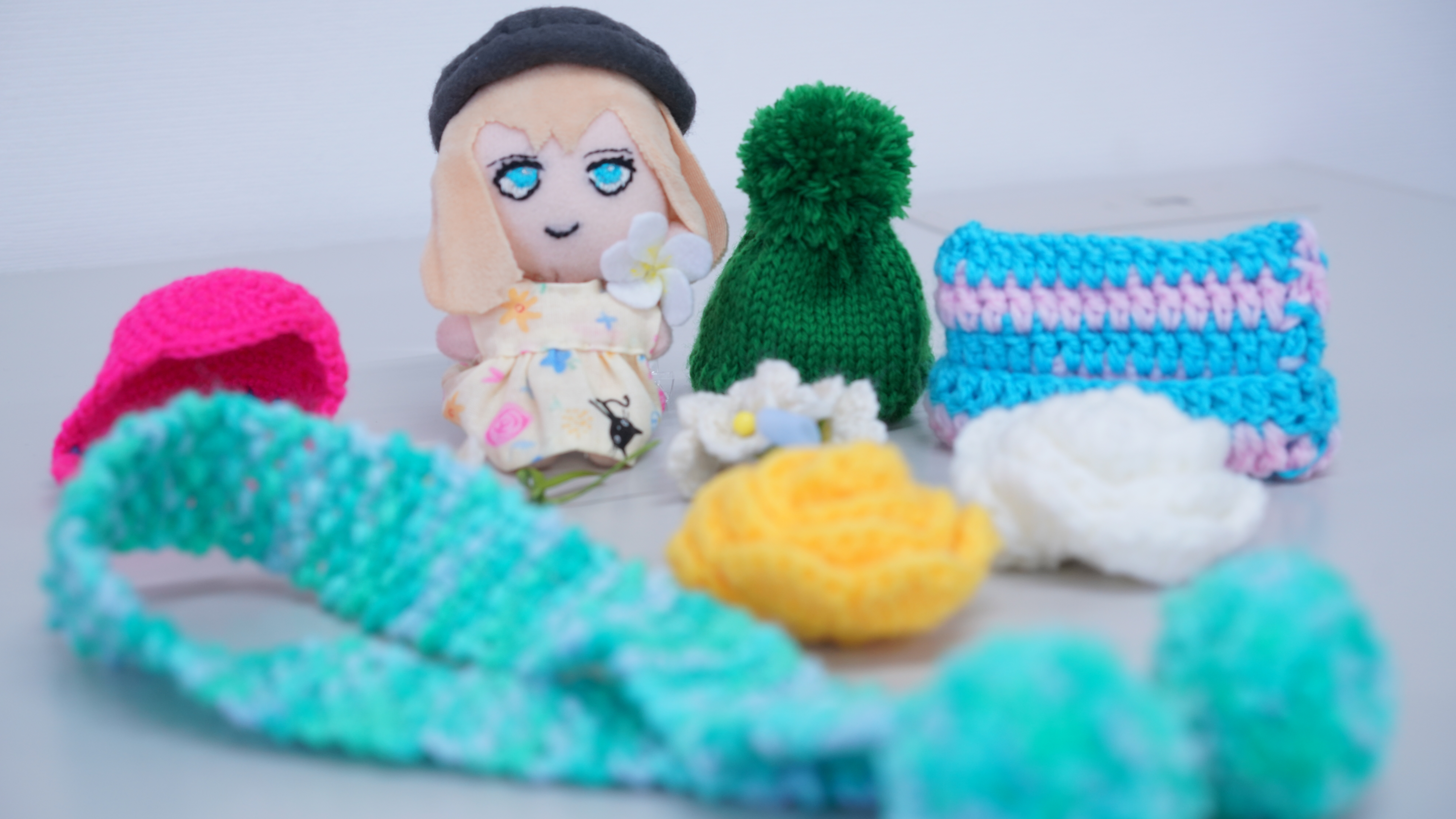 PONOで制作された編み物とぬいぐるみの作品