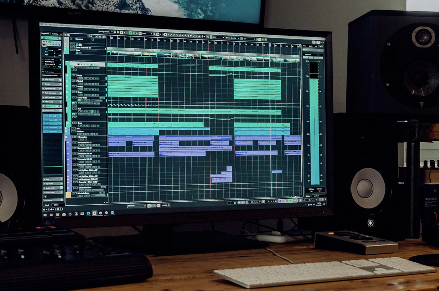 音楽制作ソフトを使っている様子